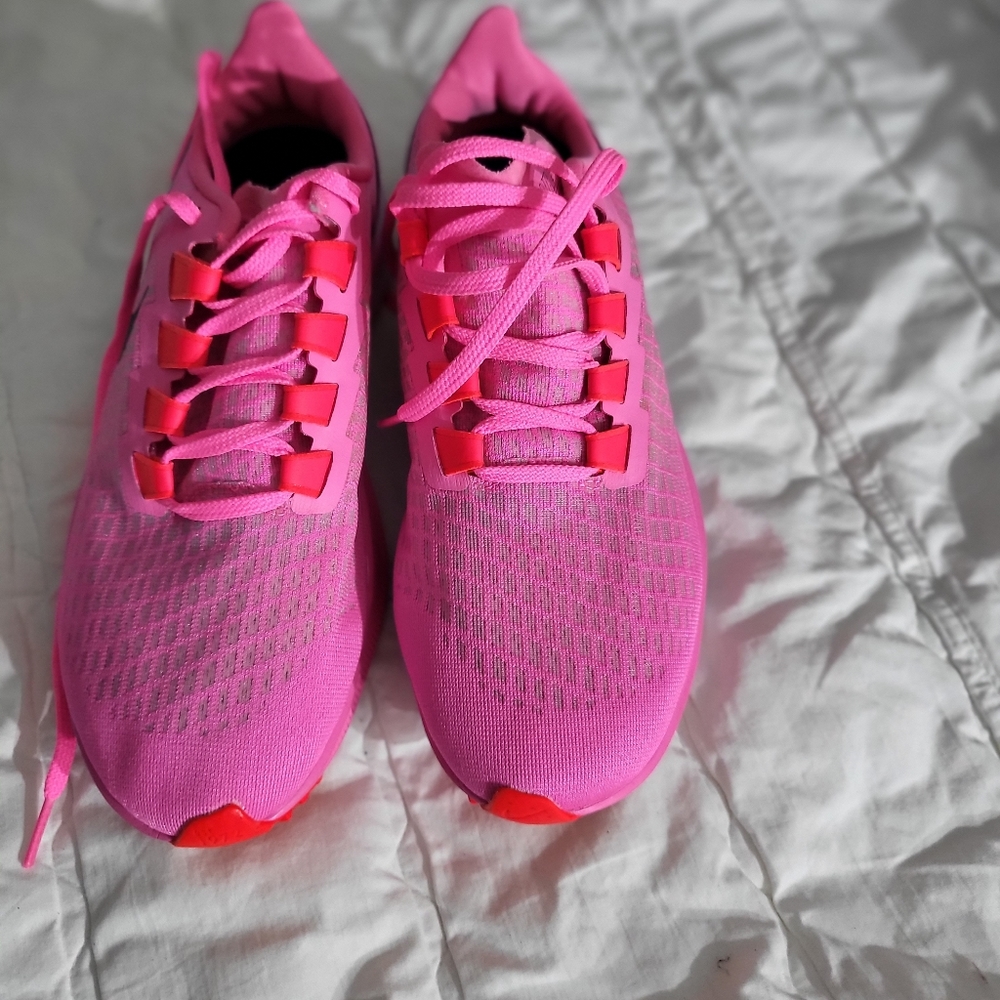 Women size 9 Nike Pegasus 37